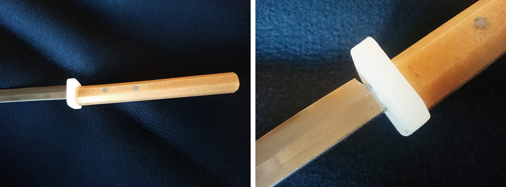 細くなると指が刃先の根元にあたって危ないので、日本刀の様につばをつけました。